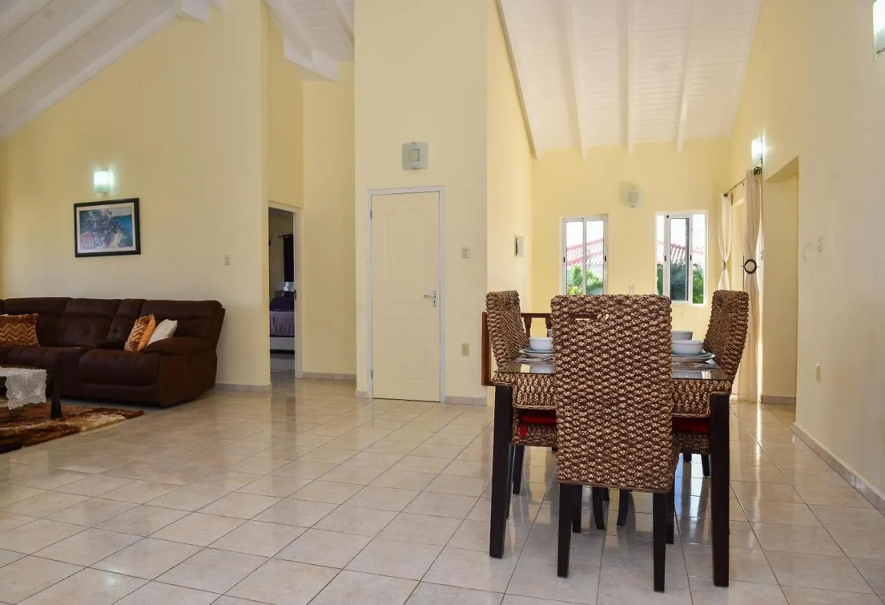 Share Vie Villa Grote Berg Curaçao