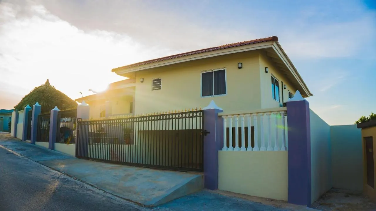 Share Vie Villa Grote Berg Curacao